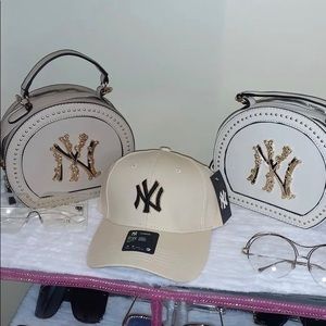 NY beige purse and hat set